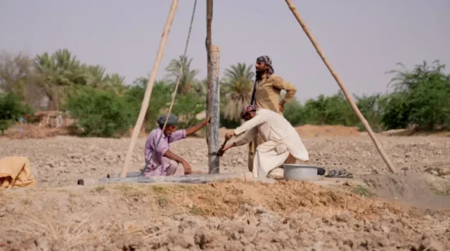 ਬੋਰਵੈੱਲ ਕਰਦੇ ਲੋਕ