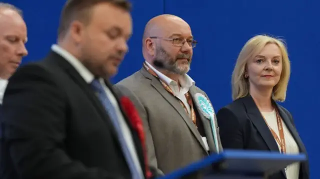 مخکینۍ لومړۍ وزیرې لیز ټرس هم خپله پارلماني څوکۍ د کارګر ګوند کاندید ته بایللې ده.