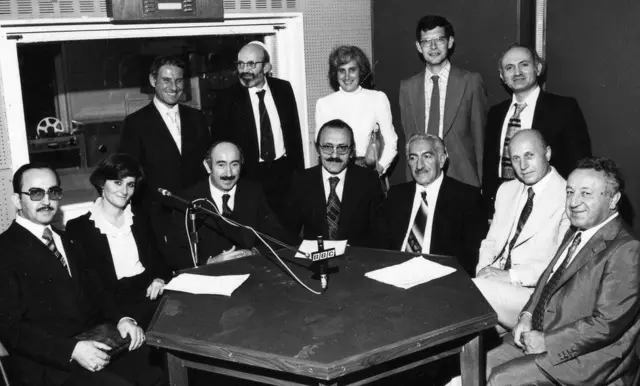 Bir grup Türk milletvekili, BBC Türkçe'nin Bush House binasındaki stüdyosunda.