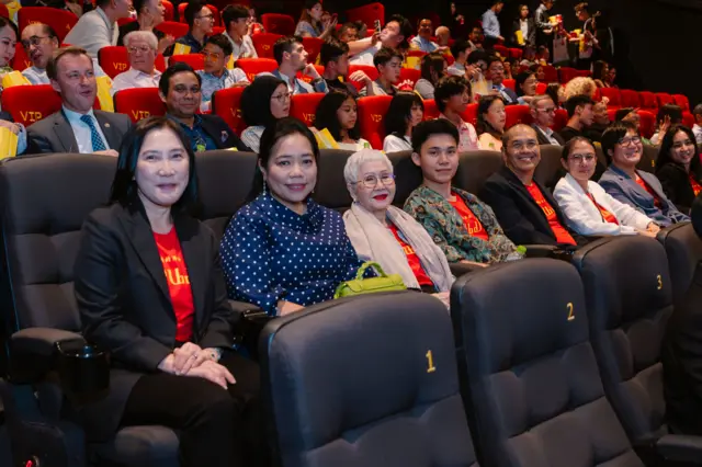 Đoàn làm phim Gia tài của ngoại sang Việt Nam quảng bá cho bộ phim 