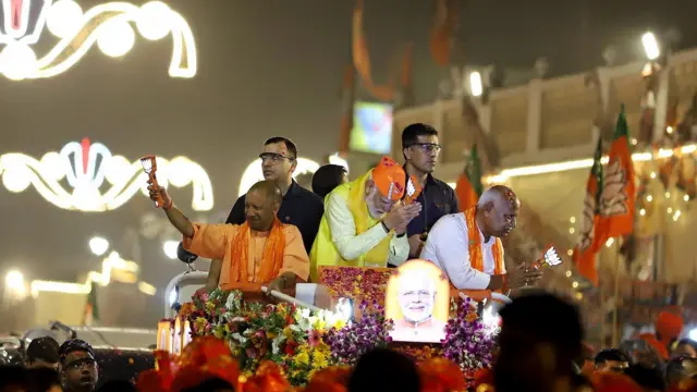 अयोध्या में मोदी का रोडशो