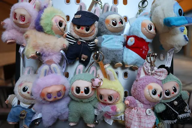 ألعاب لابوبو معروضة في متجر ببودابست، المجر، 1 أغسطس/آب 2025.