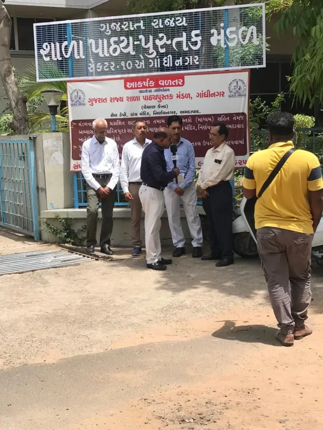 બૌદ્ધ ધર્મ અને પાઠ્યપુસ્તકનો વિવાદ