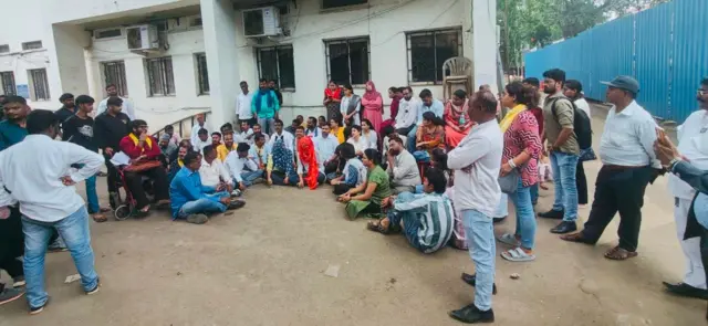 कोथरुड पोलिसांनी जातिवाचक शिवीगाळ करत मारहाण केल्याचा आरोप