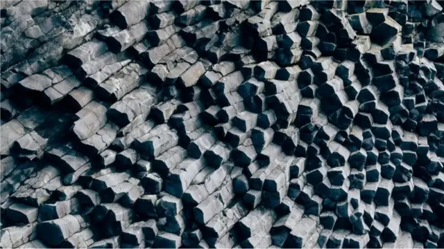 భూమి లోపలి పర్వతాలు 