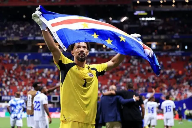 Vozinha est devenu une star des réseaux sociaux après sa prestation face à l'Espagne