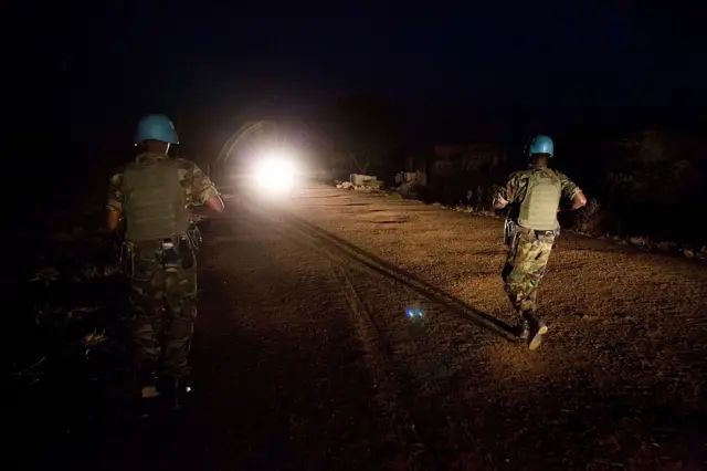 রাতের অন্ধকারে একটি লাইট দেখে এগিয়ে যাচ্ছেন দুই শান্তিরক্ষী সেনা