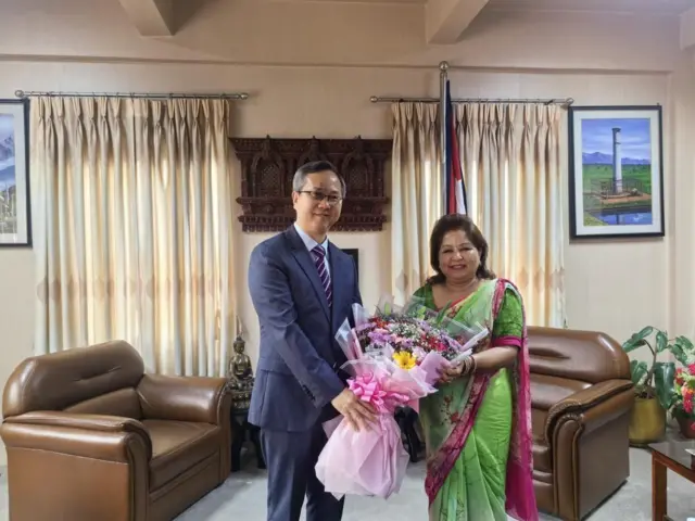 परराष्ट्रमन्त्रीलाई भेट्दै चिनियाँ राजदूत 