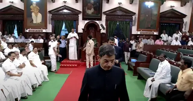 பாதியில் வெளியேறிய ஆளுநர்