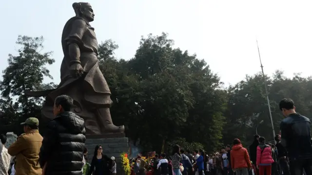 Tượng vua Quang Trung ở Hà Nội