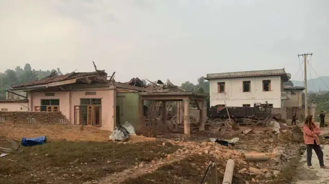 နောင်ချိုမြို့နယ်၊ ‌နောင်လင်ရွာ မေ ၁၂ ရက်က လေကြောင်းတိုက်ခိုက်ခံထားရတဲ့မြင်ကွင်း