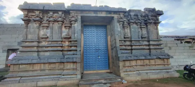 சிற்றரசன் கோப்பெருஞ்சிங்கன் என்ன செய்தார்