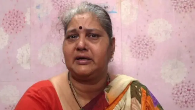 माला दुबे, अवधेशची आई