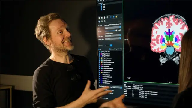 托爾斯滕·巴恩霍費爾教授（Prof Thorsten Barnhofer）