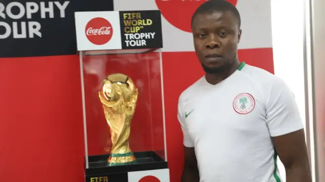 Fans wey come snap picture with di FIFA World cup trophy as e come BBC Lagos office