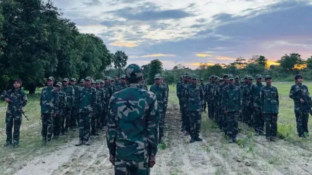 စလင်း ပကဖ အဖွဲ့ဝင်တွေ(ပုံဟောင်း)