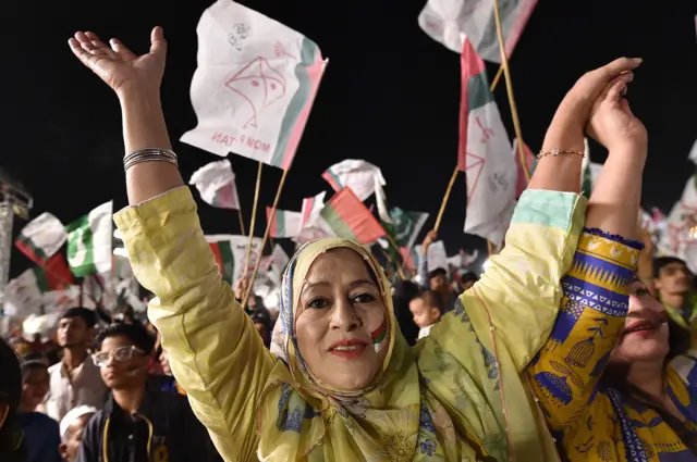 एमक्यूएमका समर्थक