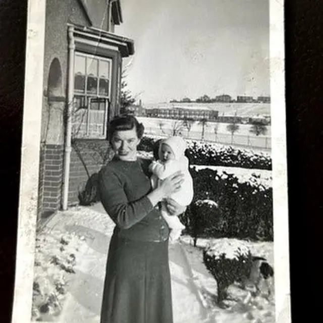 Margaret com a mãe quando era bebê