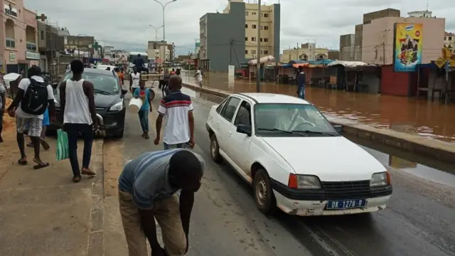 La banlieue de Dakar sous les eaux