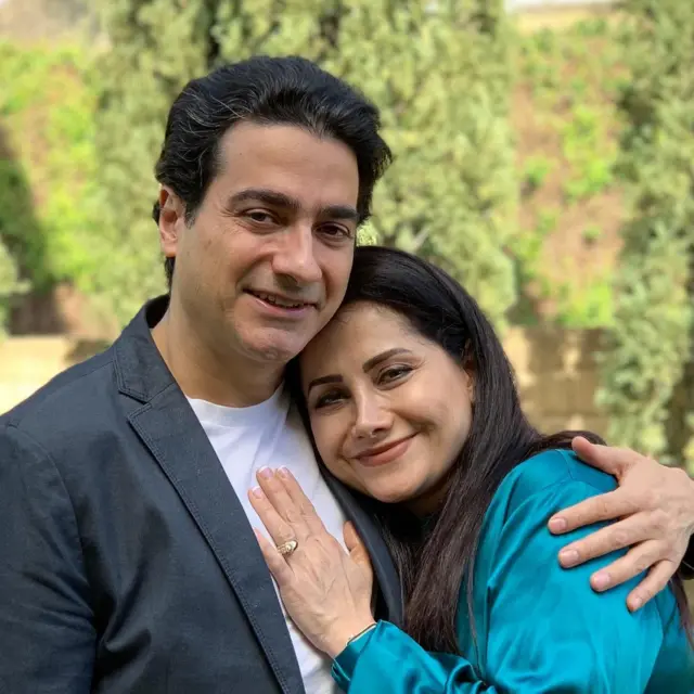 مژگان شجریان در کنار برادرش همایون