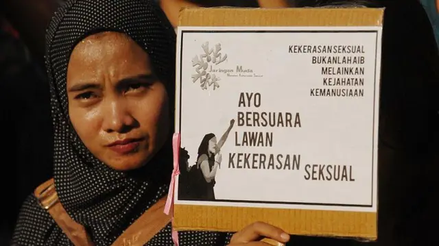 Aktivis perempuan menggelar aksi demonstrasi untuk melawan kekerasan seksual. 