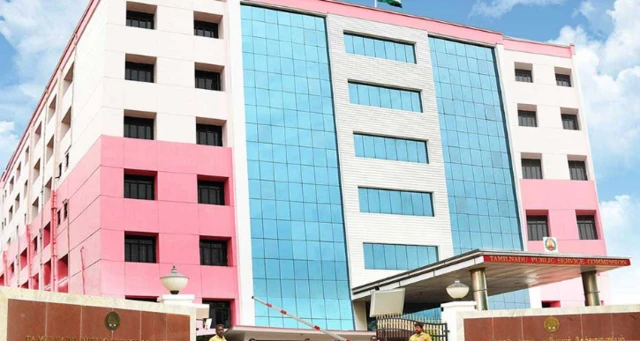 அரசுப் பணியாளர்