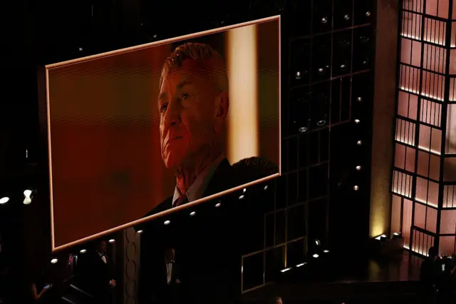 شان پن٬ برنده جایزه بهترین بازیگر نقش مکمل مرد برای بازی در فلم One Battle After Another «نبرد پشت نبرد» شد.