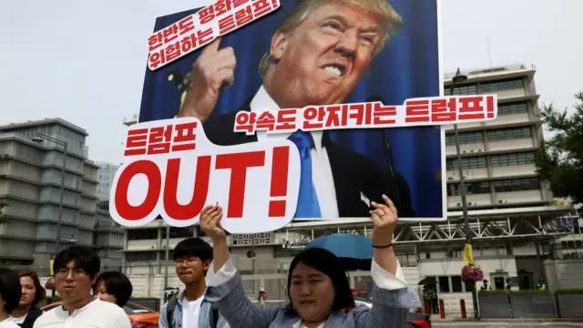 Демонстранты в Южной Корее