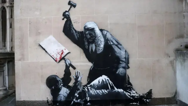 banksy 支援 banksy (2020) White canvas, NFC embedded. The price changes with