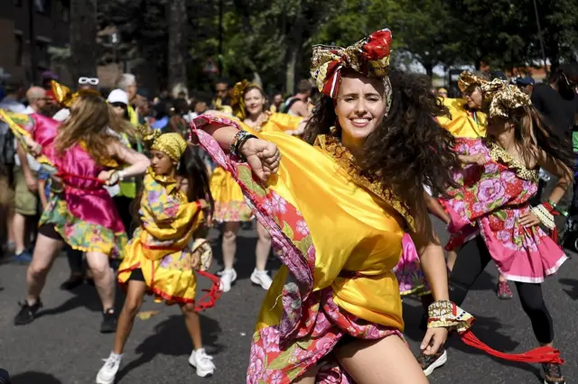 Танцоры на карнавале в Ноттинг-хилле