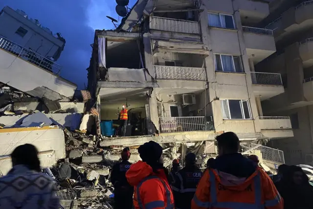 이스켄데룬의 수색 및 구조 활동 모습