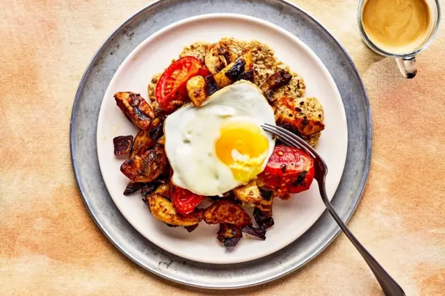 œufs aux champignons fumés.