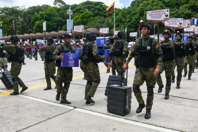 Militares venezuelanos com máquinasmelhores casas de apostas com bonusvotação e urnas