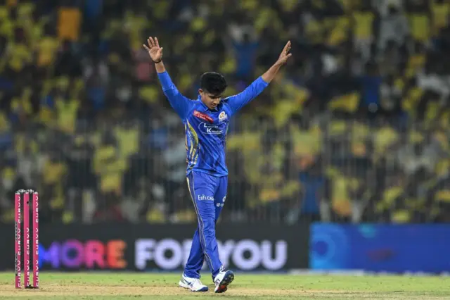 விக்னேஷ் புத்தூர், தோனி, ஐபிஎல், சிஎஸ்கே, எம்.ஐ. சென்னை சூப்பர் கிங்ஸ், மும்பை இந்தியன்ஸ்,  கேரளா, கேரள கிரிக்கெட் அகாடமி, சைனா மேன் பவுலர், இந்தியா , பிசிசிஐ , Who is Vignesh Puthur