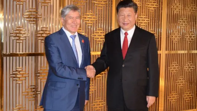 КСДП лидери Алмазбек Атамбаев фракция мүчөлөрү менен жолугушууда Кытайга сапары боюнча да айтып берген