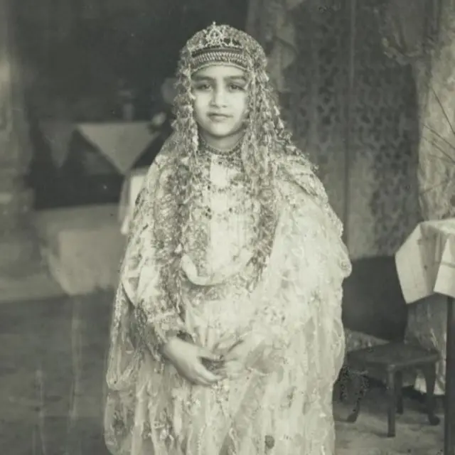 आबिदा सुलतान की बचपन की तस्वीर