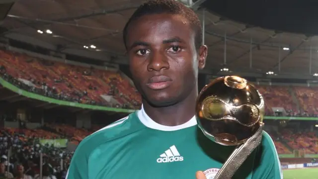 Sani Emmanuel of Nigeria collect di Golden Ball award for di best player for 2009 Under-17 World Cup