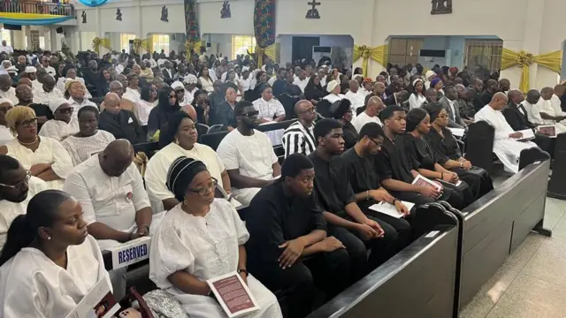 Ezinaụlọ Sịnetọ Ifeanyị Ubah oge a kaara ya ụka ikpeazụ n'ụlọụka Asumption dị na Falọmọ, Ikoyi, Legọs