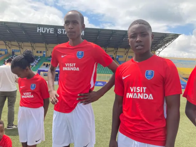 Itangizwa mu Rwanda ry'ishuri ryigisha umupira w'amaguru ry'ikipe ya Paris Saint-Germain yo mu Bufaransa, aha ni ku kibuga cy'i Huye mu majyepfo, ku itariki ya 27/11/2021