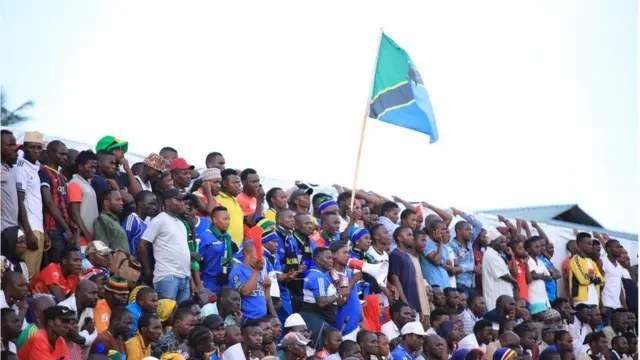 Mashabiki wa Tanzania wakishuhudia timu yao ikipoteza kwa Kenya 2-0