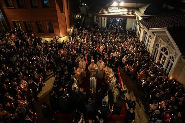 Fener Rum Patriği Bartholomeos İstanbul'daki Aya Yorgi Kilisesi'nde bir Paskalya ayini düzenledi