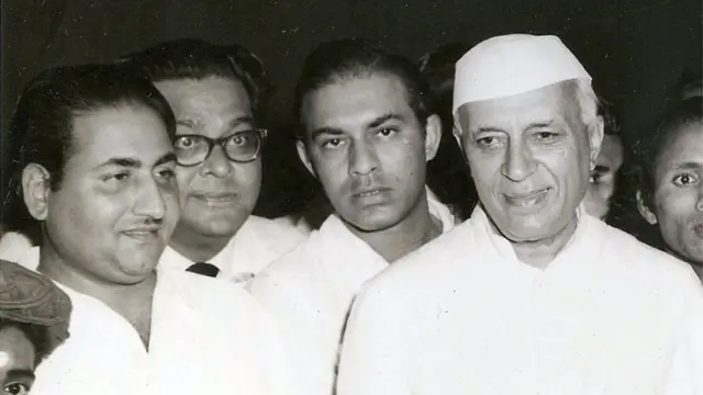 पहले प्रधानमंत्री जवाहरलाल नेहरू के साथ मोहम्मद रफी और तलत महमूद