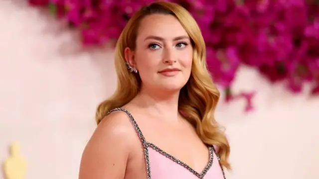 Водитељка „Цхицкен Схоп Дате"-а Амелија Димолденберг