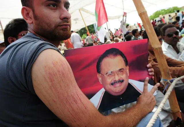 एमक्यूएम नेता अल्ताफ हुसैन के समर्थक