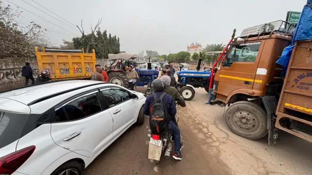 ਕੇਂਦਰ ਸਰਕਾਰ ਕਿਸਾਨਾਂ ਨਾਲ ਗੱਲਬਾਤ ਨਹੀਂ ਕਰ ਰਹੀ ਹੈ। ਇਸਦੇ ਵਿਰੋਧ ਵਿੱਚ ਕਿਸਾਨਾਂ ਨੇ ਪੰਜਾਬ ਬੰਦ ਦਾ ਸੱਦਾ ਦਿੱਤਾ ਗਿਆ ਹੈ।