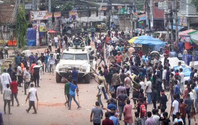 শিক্ষার্থীদের তীব্র আন্দোলনের পর পদত্যাগ করে দেশত্যাগ করেন শেখ হাসিনা