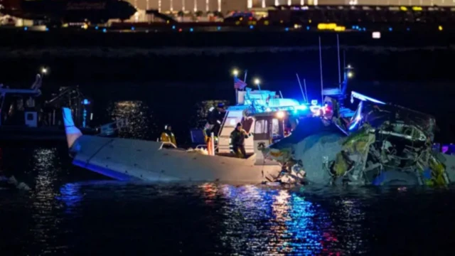 Helicopter collide in Washington DC