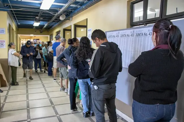 Votantes en Costa Rica