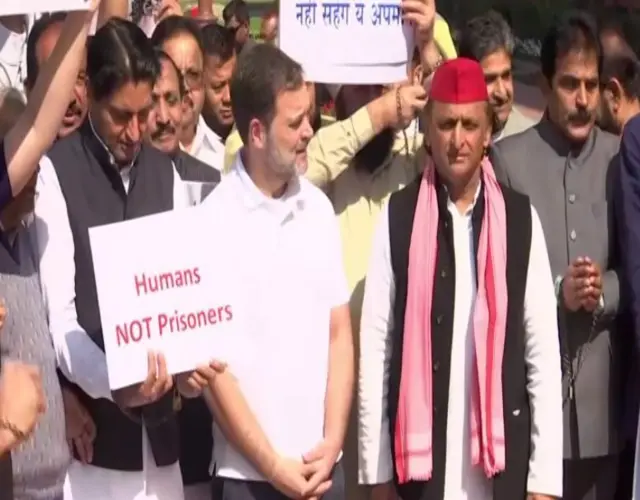এই ইস্যুতে রাহুল গান্ধী, অখিলেশ ইয়াদভসহ বিরোধীরা বিক্ষোভ প্রদর্শন করেছেন
