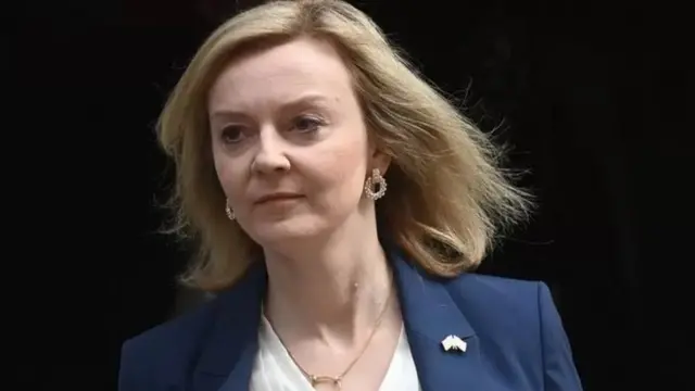 أصرت ليز تروس وزيرة الخارجية البريطانية على عدم إعطاء أي معلومات عن الرحلة